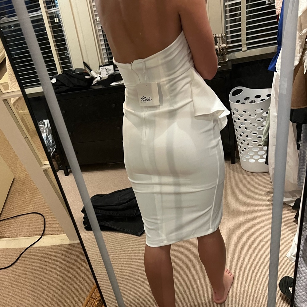Selfie Leslie white strapless dress with ruffle. Size medium - Picture 2 of 3